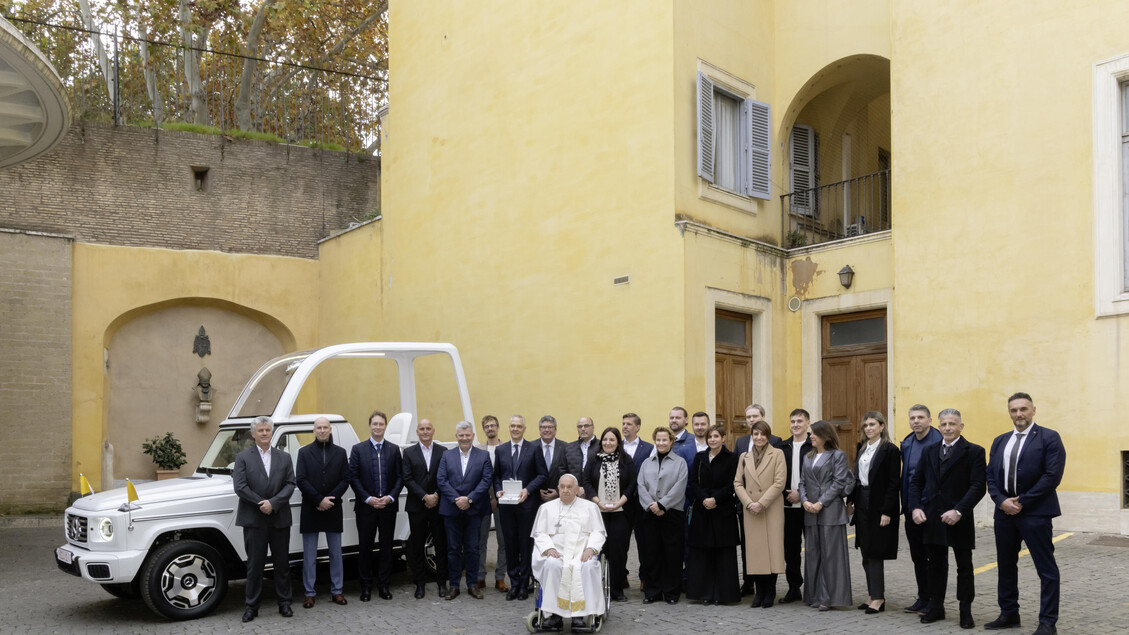 E’ Mercedes la prima 'papamobile' elettrica