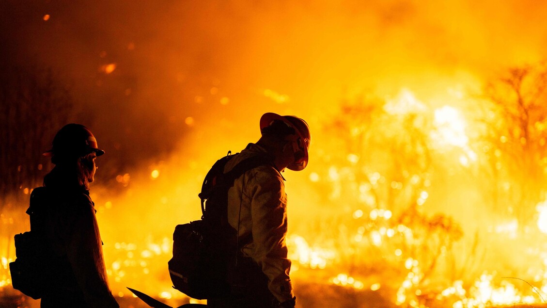 Rogo a nord Los Angeles, evacuata prigione e chiusa autostrada