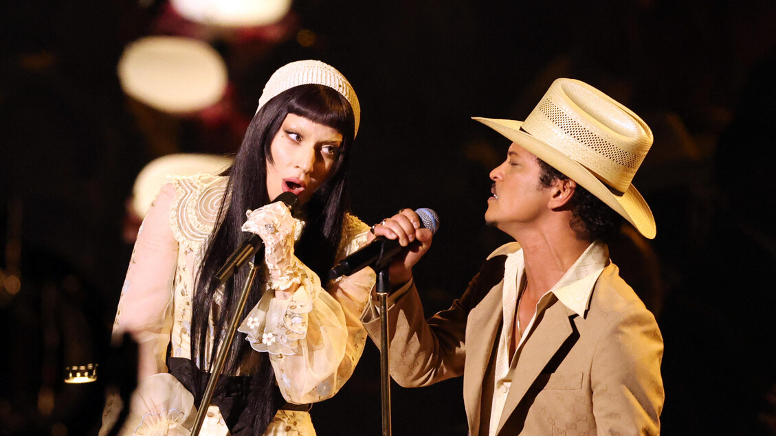 Grammy: Lady Gaga e Bruno Mars cantano 'California Dreamin''