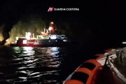 Nave di 42 metri si incaglia all'Elba, salvate 11 persone