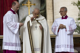 Il Papa in Piazza San Pietro per la messa di Pasqua lo scorso anno