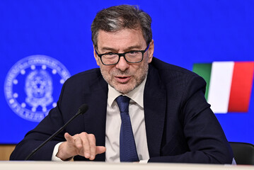 Giorgetti: 'Non sarei stupito da una revisione del Pil 2024'