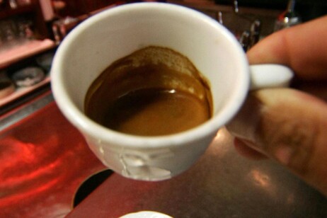 Un caffè contro la demenza, rischio ridotto per chi lo beve