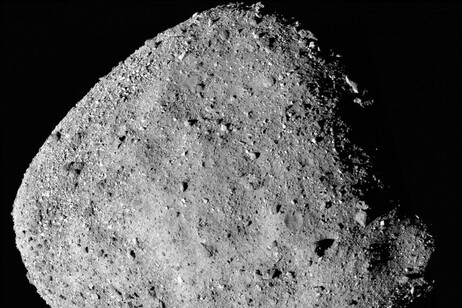 L'asteroide Bennu fotografato dalla sonda Osiris-Rex della Nasa (fonte: NASA/Goddard/University of Arizona)