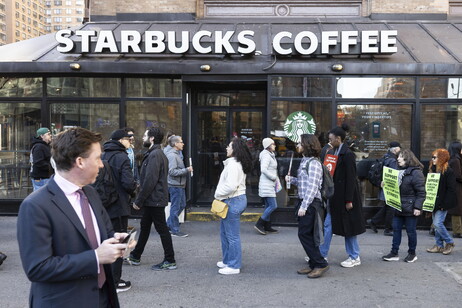 Cambio ai vertici di Starbucks, Brian Niccol è il nuovo ceo