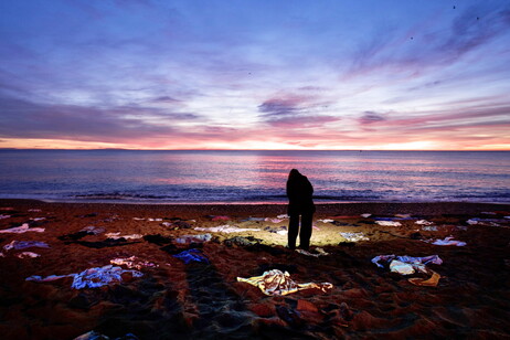 Open Arms� installation pays tribute to 2,600 migrants drowned in the Mediterranean this year