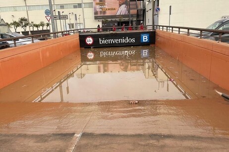 Centro commerciale Bonaire (da Twitter @RepeatImprove)