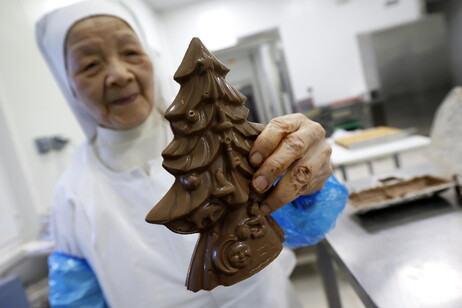 Christmas sweets production at the Abbey Notre Dame de la Paix