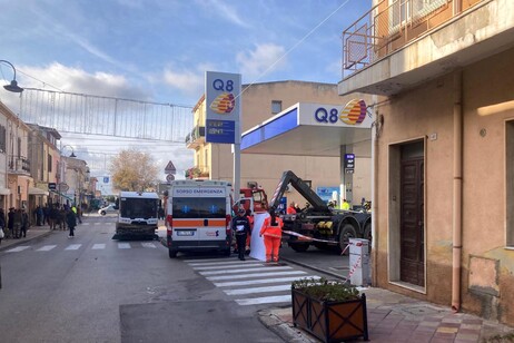 ++ Travolta da camion spazzatura, donna muore nel Sassarese ++ E' accaduto a Sorso davanti a un'area di servizio