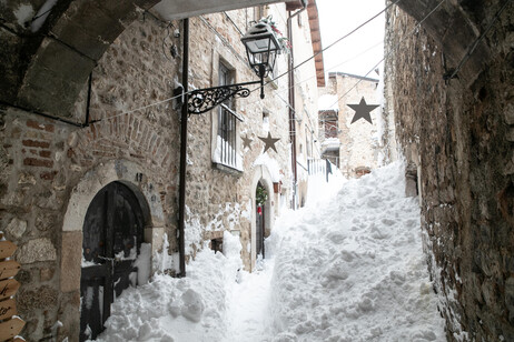 Campo di Giove sepolta dalla neve