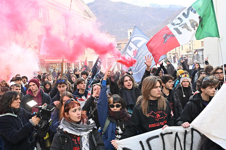 No Tav, in migliaia per la marcia da Susa a San Giuliano