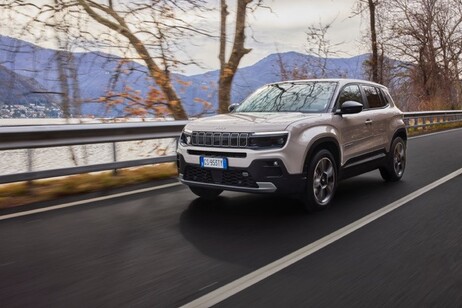 Alla scoperta di Avenger e-Hybrid con il porte aperte Jeep