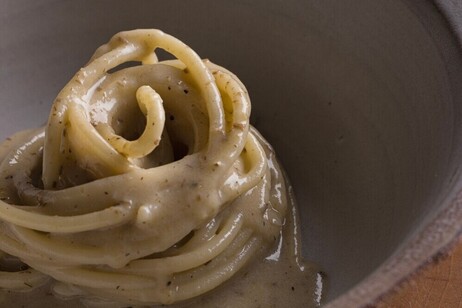 La "cacio e pepe" senza cacio di Uma a Roma