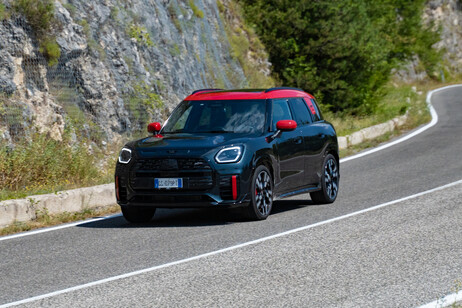 MINI Countryman John Cooper Works: go-kart Suv