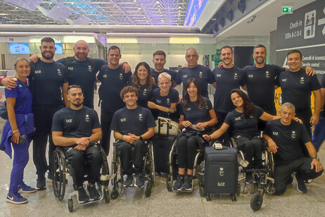 Azzurri delle paralimpiadi nella scherma volano a Parigi