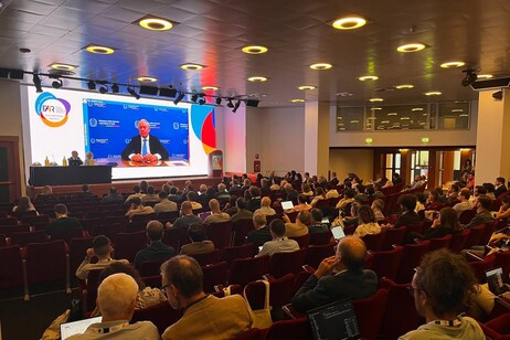 L'apertura di Fair con il video messaggio del ministro Urso. Fonte Fair