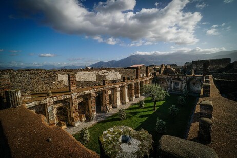 A POMPEI, 'SPERIAMO CHE IL G7 NON SALTI'