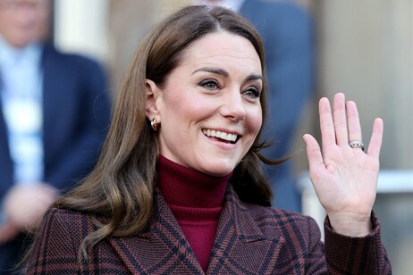 Kate visita l'ospedale dove è stata curata per il cancro