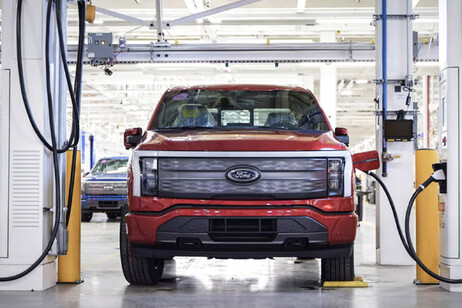 Ford punta sui range extender per bloccare calo elettriche