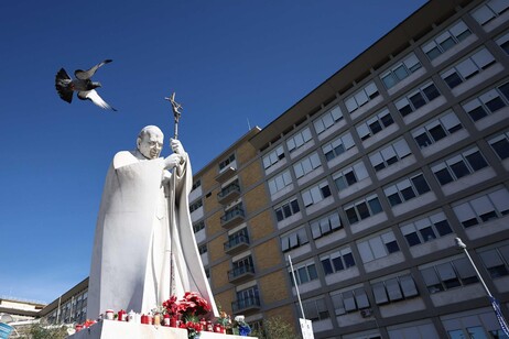 Il Papa, ho ancora bisogno di cure, ringrazio i medici