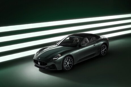 Maserati, presentata a St. Moritz la nuova GranCabrio 490 cv