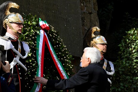 Fosse Ardeatine: Mattarella depone corona d'alloro