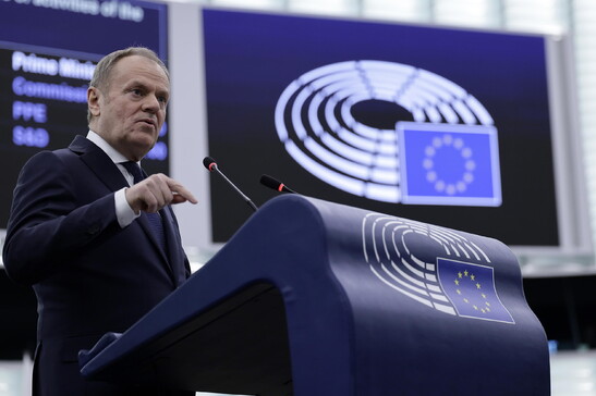 Tusk: "Serve più spesa per la difesa, non trascurare il 5% alla Nato"