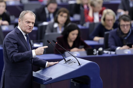 Donald Tusk parlando all'Europarlamento