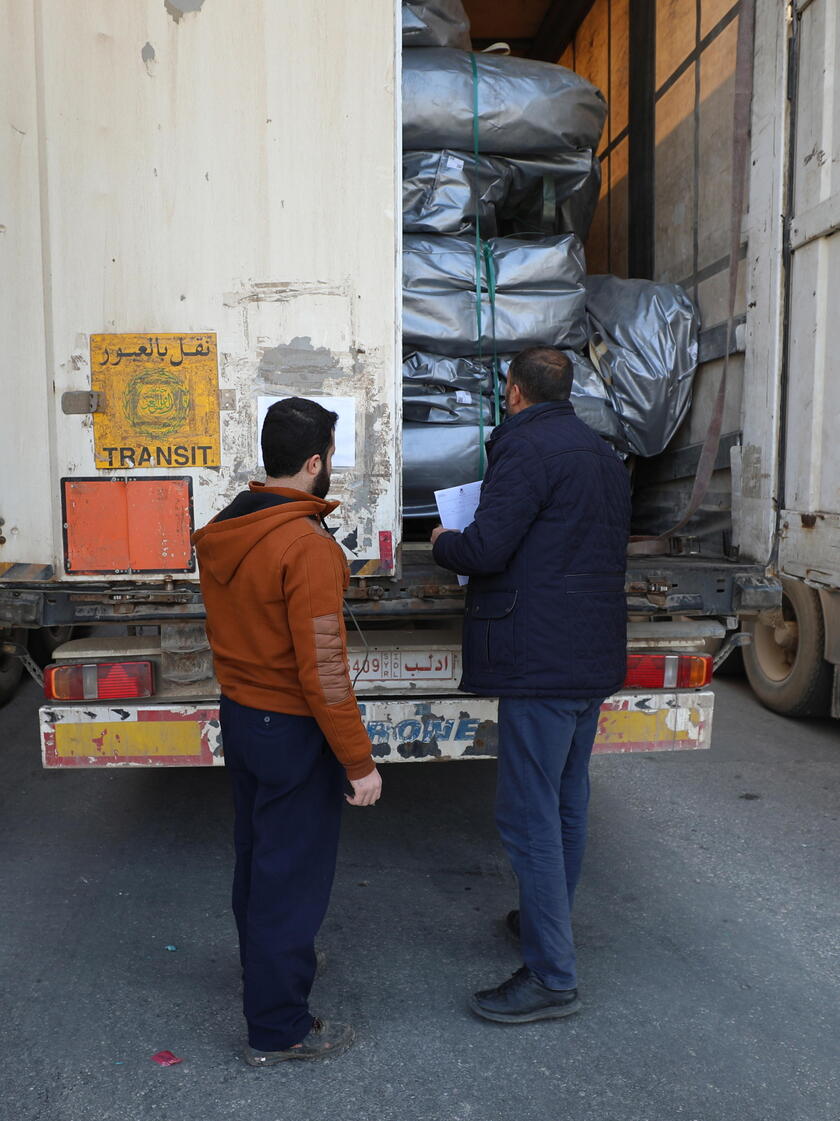 Aid convoy enters north Syria after UNSC renewed the cross-border aid mechanism © ANSA/EPA