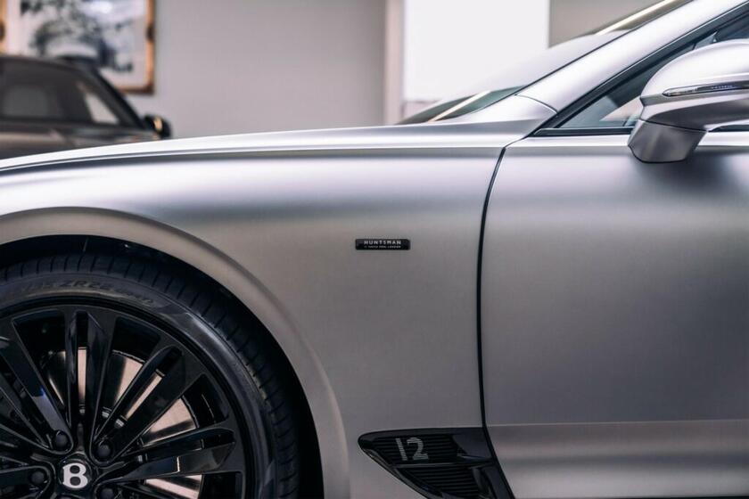 La sartoria è su misura per la nuova serie Bentley Huntsman - RIPRODUZIONE RISERVATA