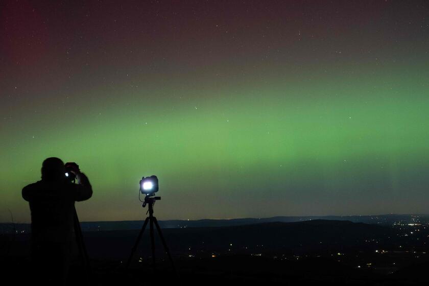 L'aurora boreale dopo una tempesta geomagnetica solare vista dallo Shenandoah National Park (Usa)