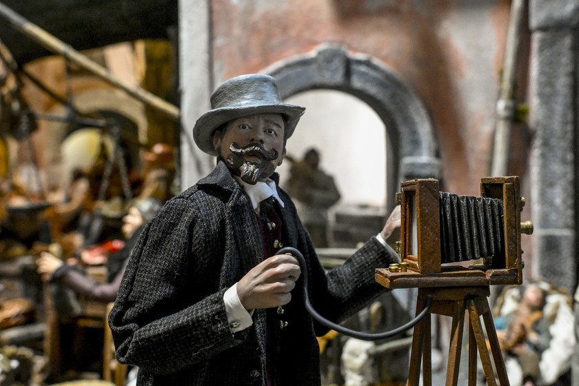 Napoli, alla chiesa di Santa Marta il Presepe dei fondaci con la statuina di Matilde Serao