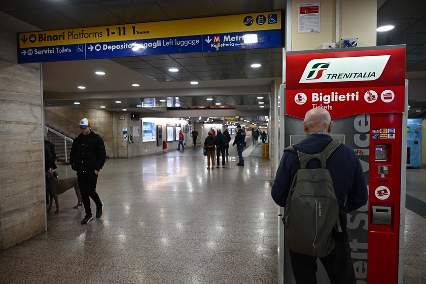 Sciopero nazionale del personale dei treni a Genova