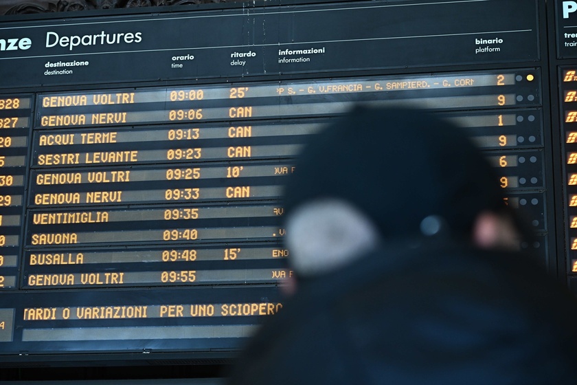 Sciopero nazionale del personale dei treni a Genova