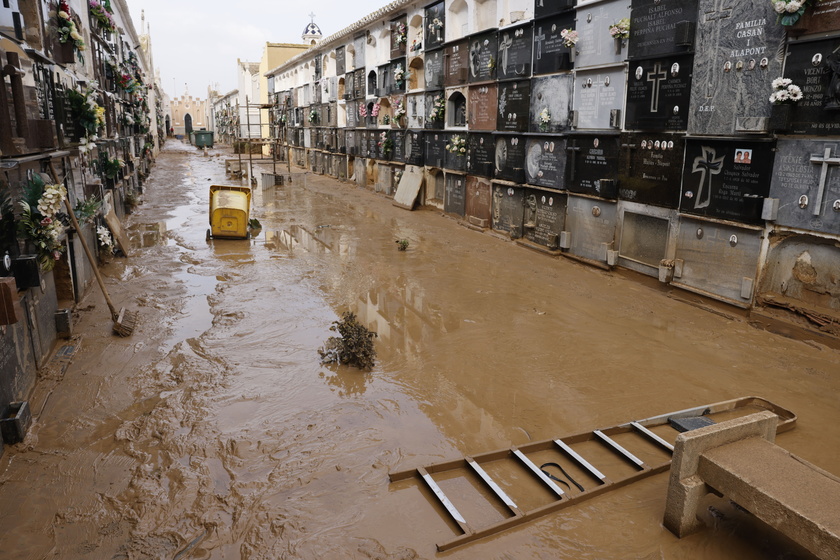 Search for missing people continues in the aftermath of deadly floods in Spain