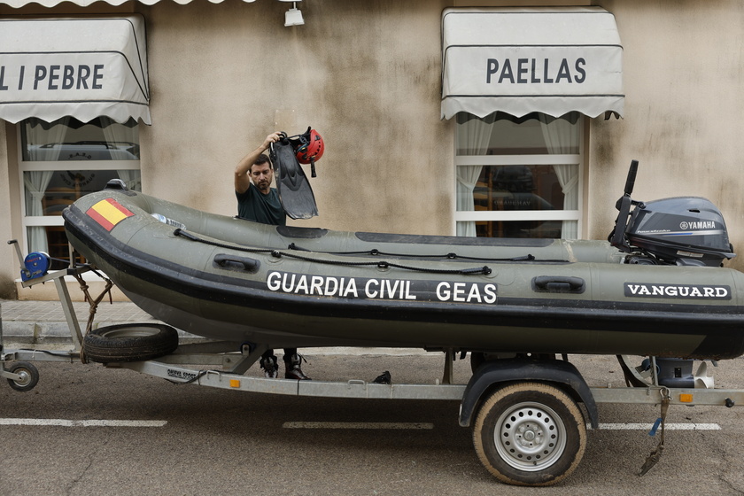 Search for missing people continues in the aftermath of deadly floods in Spain