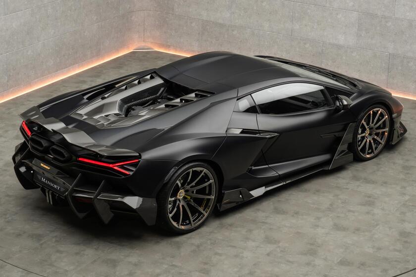 Lamborghini Revuelto sale a 1070 CV con la cura Mansory