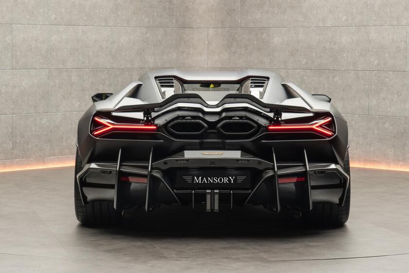 Lamborghini Revuelto sale a 1070 CV con la cura Mansory