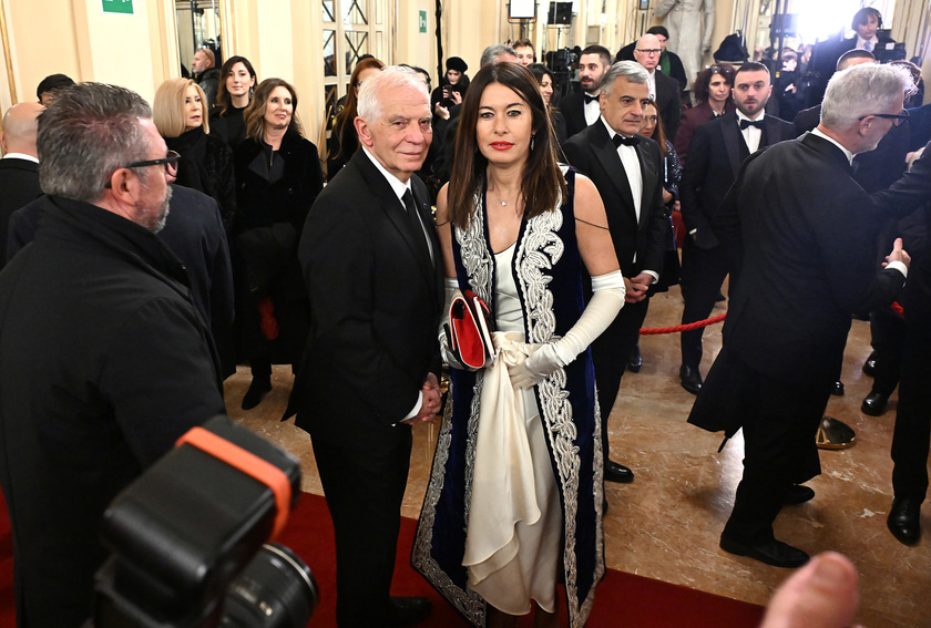 Inaugurata stagione alla Scala, Segre al centro del Palco Reale