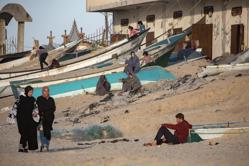 Palestinians at the beach in Rafah, southern Gaza © ANSA/EPA