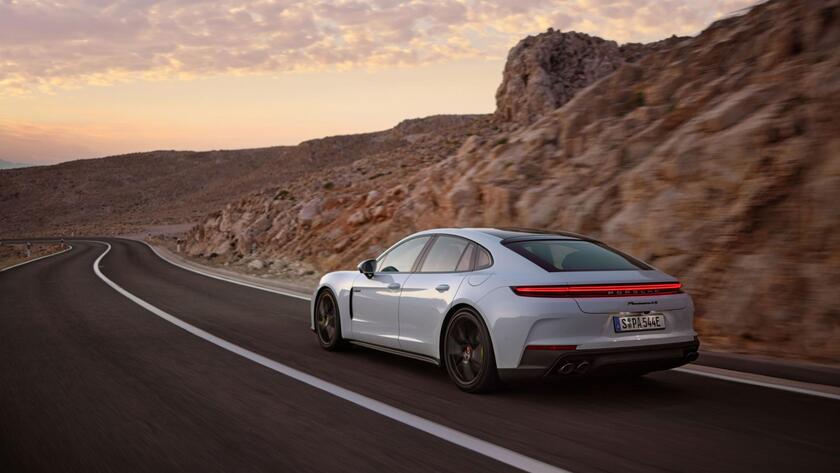 Nuove Panamera 4 E-Hybrid e 4S E-Hybrid - RIPRODUZIONE RISERVATA