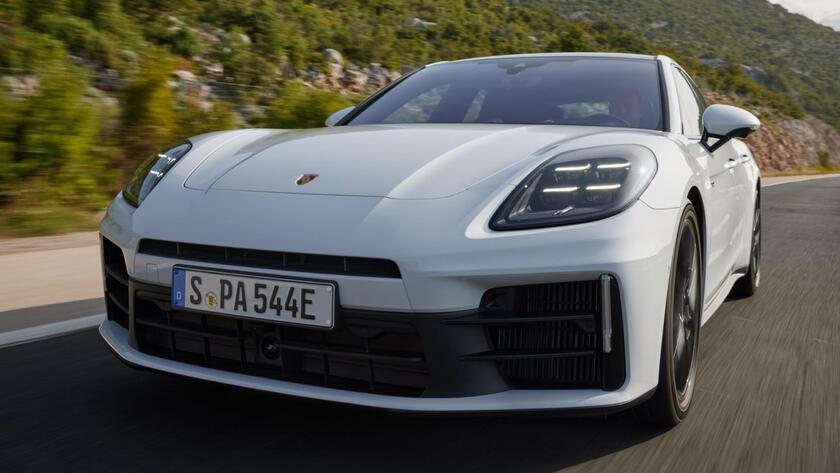 Nuove Panamera 4 E-Hybrid e 4S E-Hybrid - RIPRODUZIONE RISERVATA