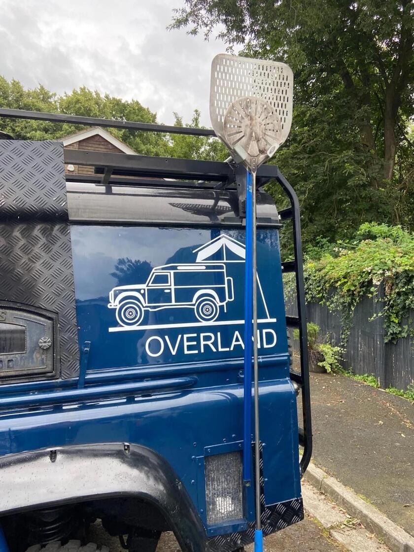 Land Rover Defender ‘Pizza Overland’