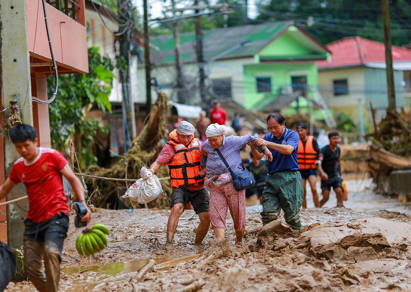 Il tifone Yagi colpisce la Thailandia