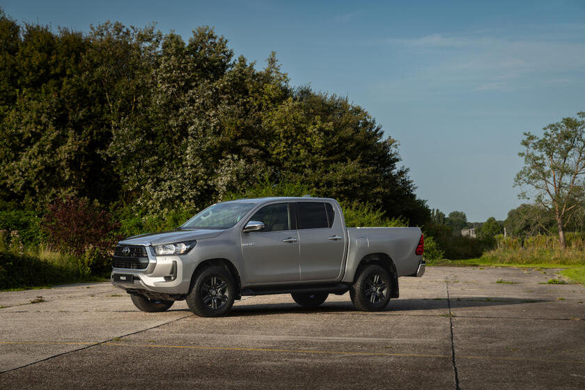 Toyota Hilux Double Cab 2.8 D Hybrid 48V