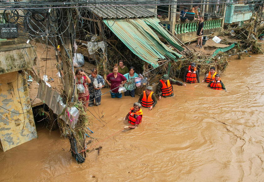 Floods from Typhoon Yagi hit provinces in northern Thailand