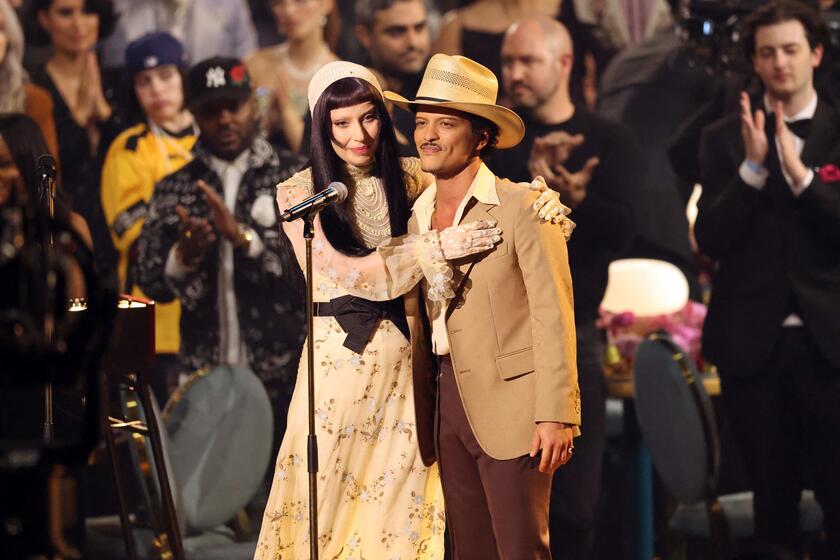 Grammy: Lady Gaga e Bruno Mars cantano 'California Dreamin''