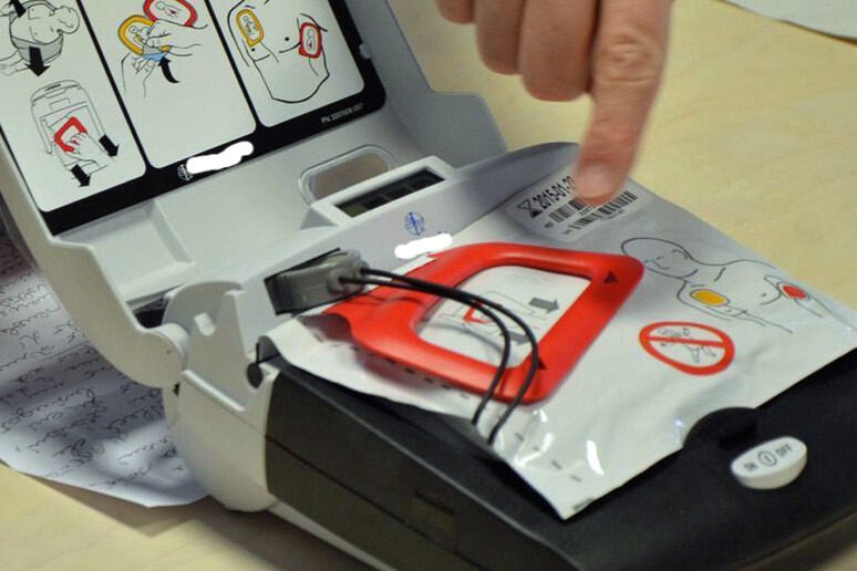 Defibrillatori, il 70% è inutilizzabile la sera e nel weekend - RIPRODUZIONE RISERVATA