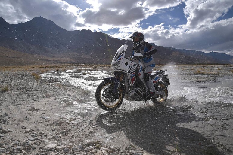 Honda Africa Twin alla conquista dell 'Himalaya - RIPRODUZIONE RISERVATA