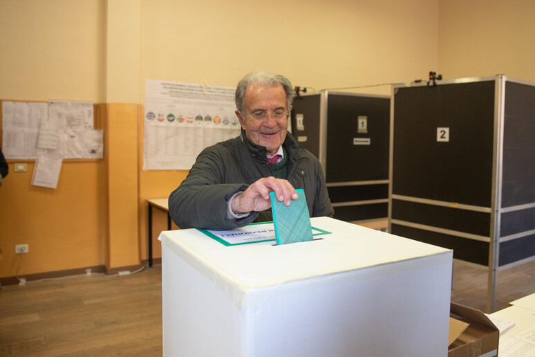 Regionali E-R, De Pascale e Ugolini al voto in mattinata - RIPRODUZIONE RISERVATA